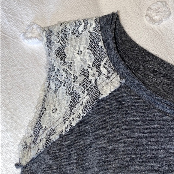 Hollister Tank I’m leaving you for LA - Picture 3 of 5